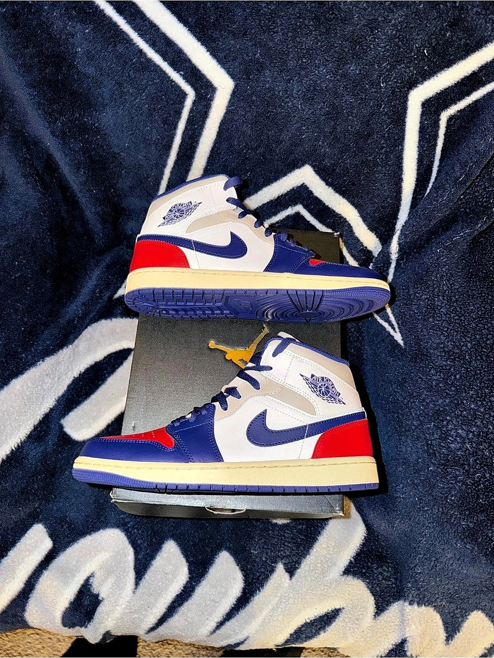 Jordan Air Jordan 1 Mid Sneakers i”Rare Air” US 9.5 Like New